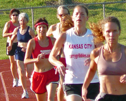 Photo of the women's 3000 at the Heartland Masters Rack Meet.
