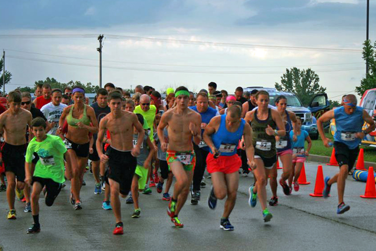 Photo of the start of the July 18, 2015 Summer Spray 5K in Tonganoxie, Kansas.