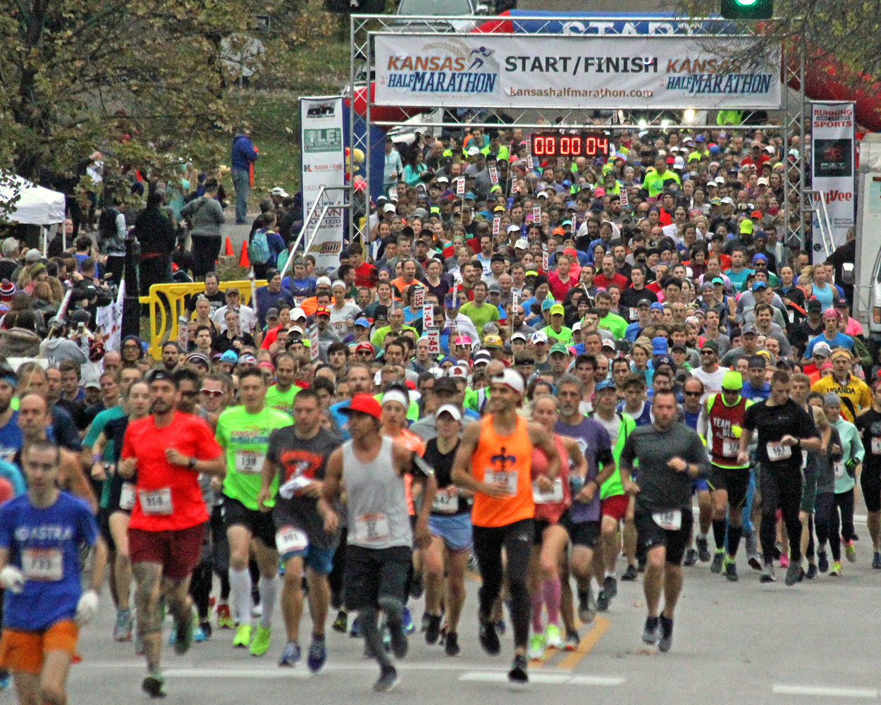 Start of the 2017 Kansas Half Marathon.