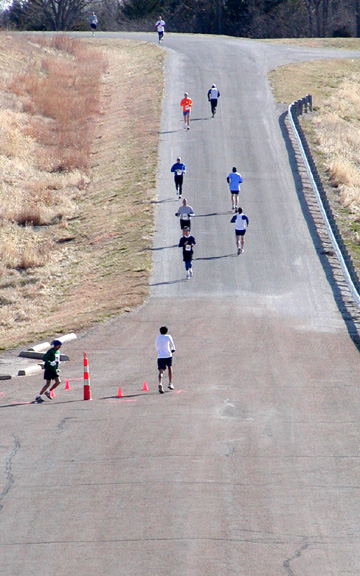 photo of the leaders at the 2.5 mi turnaround