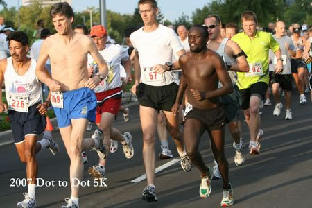 Photo of Benson Chesang starting the Dot to Dot 5K Race.