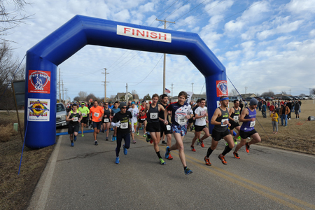 Photo of the start of the 2015 Topeka to Auburn Half Marathon.