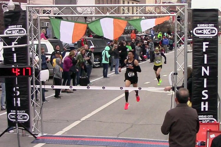 Photo of Thomas Jackson winning the men's race in the 2018 Irish Mile.